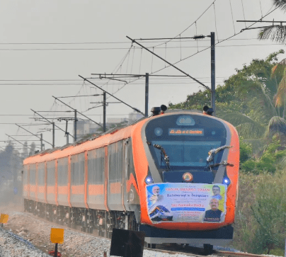 ವಂದೇ ಭಾರತ್ ಎಕ್ಸ್‌ಪ್ರೆಸ್ Vande Bharat Express traveling from Kalaburagi to Bangalore